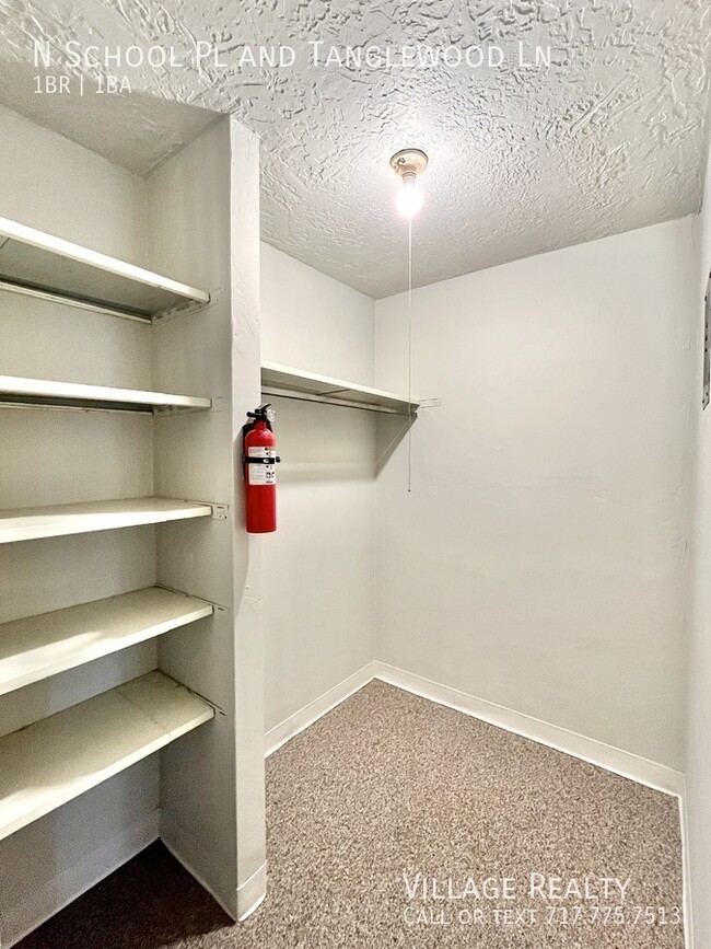 Building Photo - 323 N School Pl