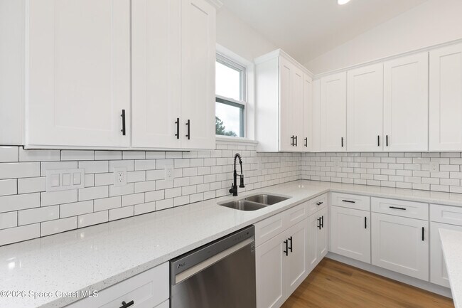 Building Photo - 1133 Hanover Ave