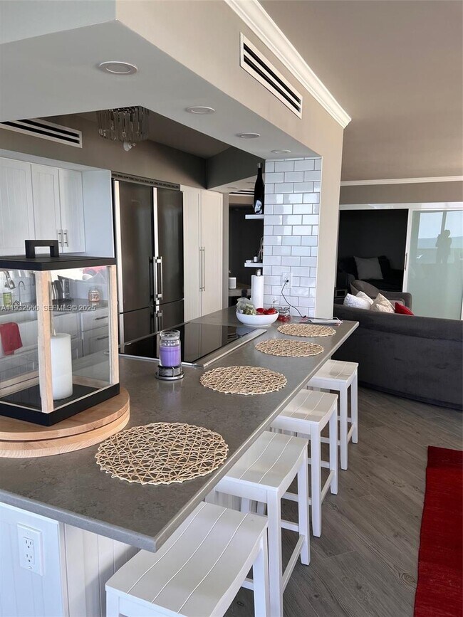 Building Photo - 16711 Collins Ave