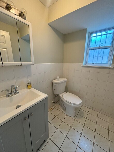 Building Photo - 509 S 19th St