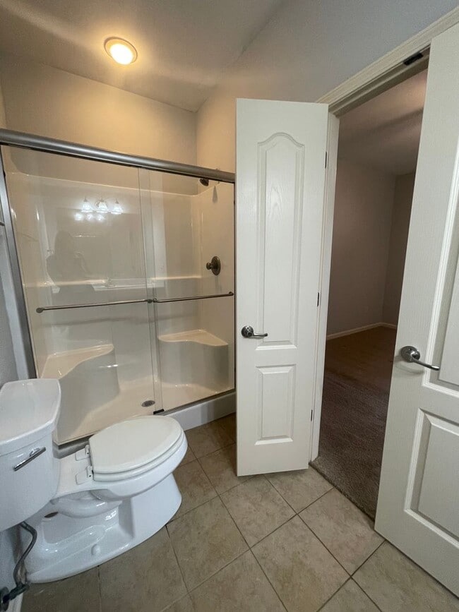 Building Photo - Charming 2 Bed, 2 Bath Home with Garage