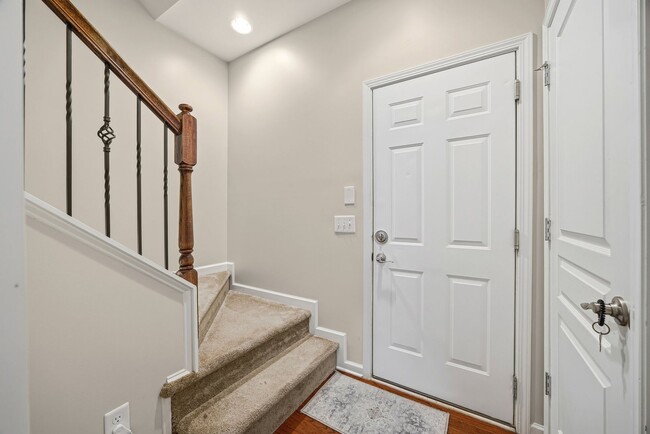 Building Photo - Extremely well-maintained 3-bedroom, 3.5 bath townhome in Baxter Village!