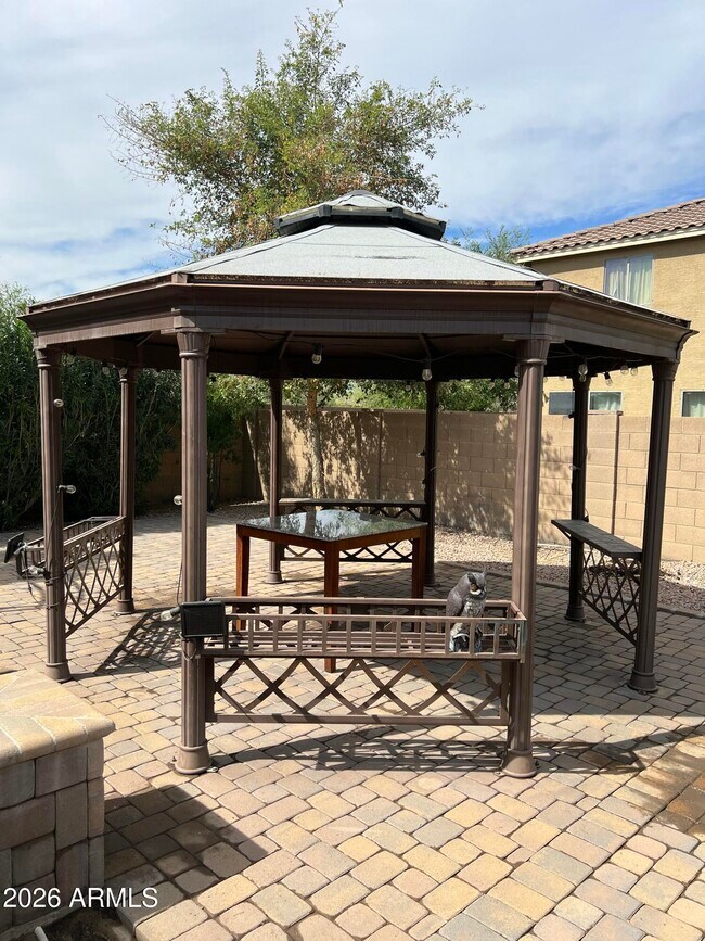 Building Photo - 2552 W St Catherine Ave