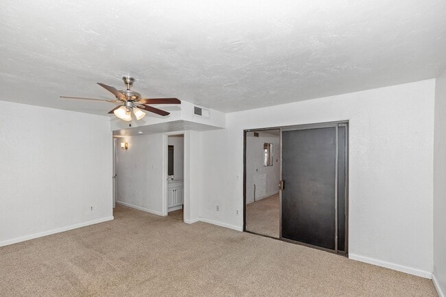 Building Photo - Rental Availalble