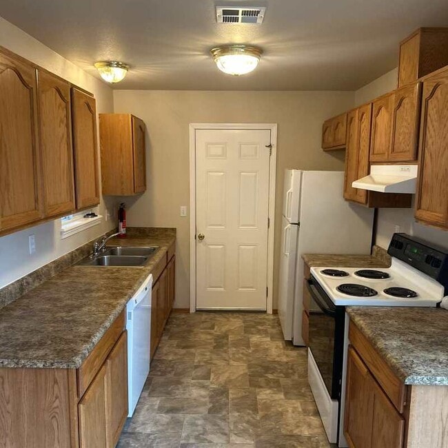 Building Photo - 228 SW Westholm Ave