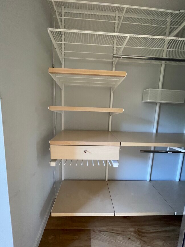 Building Photo - 36 Redwood Ave