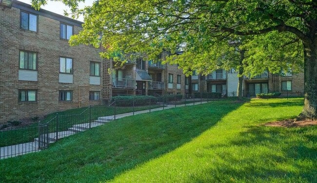 Building Photo - Central Gardens I