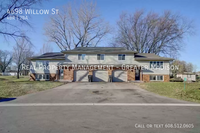 Building Photo - Large well kept duplex rental home just ou...