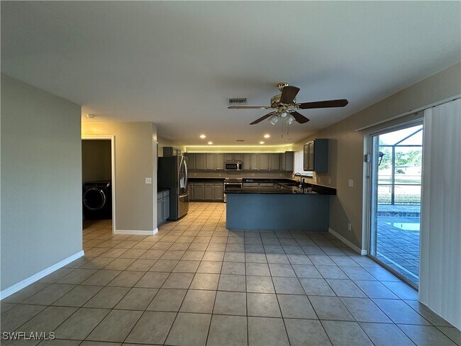 Building Photo - 8100 Allamanda Ct