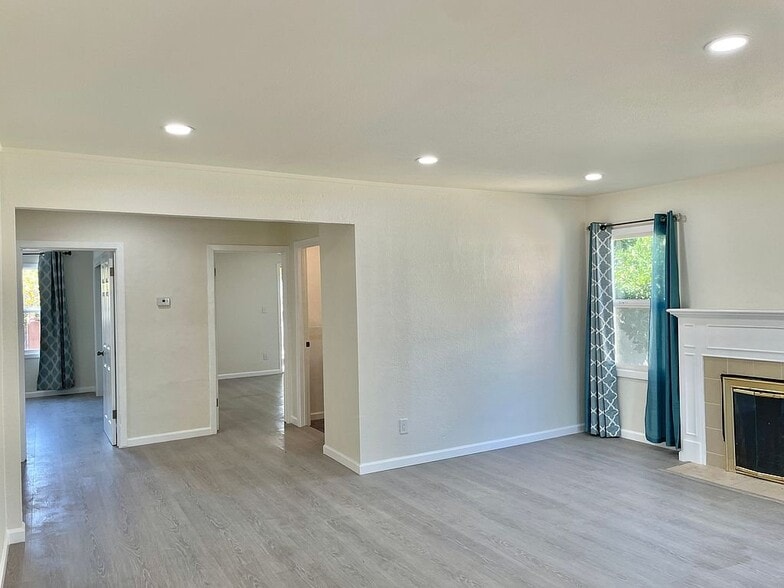 Building Photo - 21421 Rizzo Ave