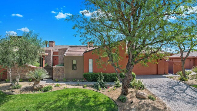 Building Photo - 50070 Vía De Moda