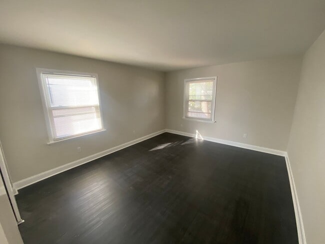 Building Photo - 5 W Plumstead Ave