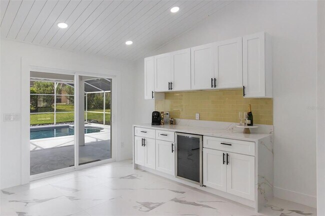 Building Photo - 5424 Loma Vista Dr E