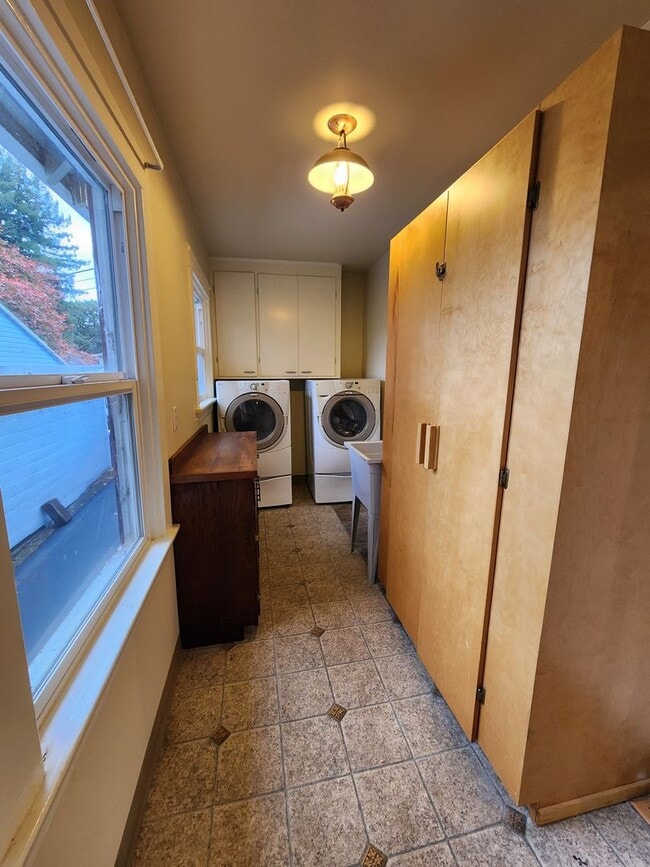 Building Photo - Single Family Home in Rio Dell!