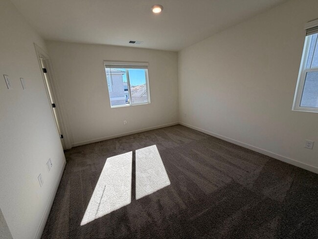 Building Photo - Beautiful home North Valleys, Centrally Lo...