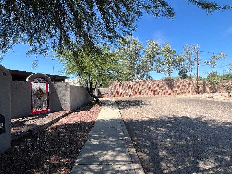 Building Photo - 1519 S Tucson Blvd