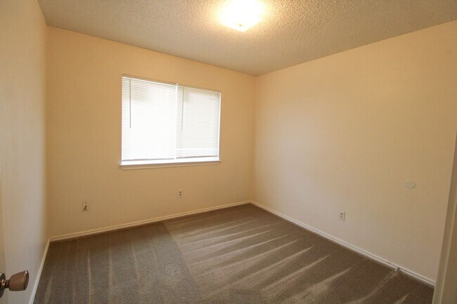 Building Photo - 6214 Ridge Glade St