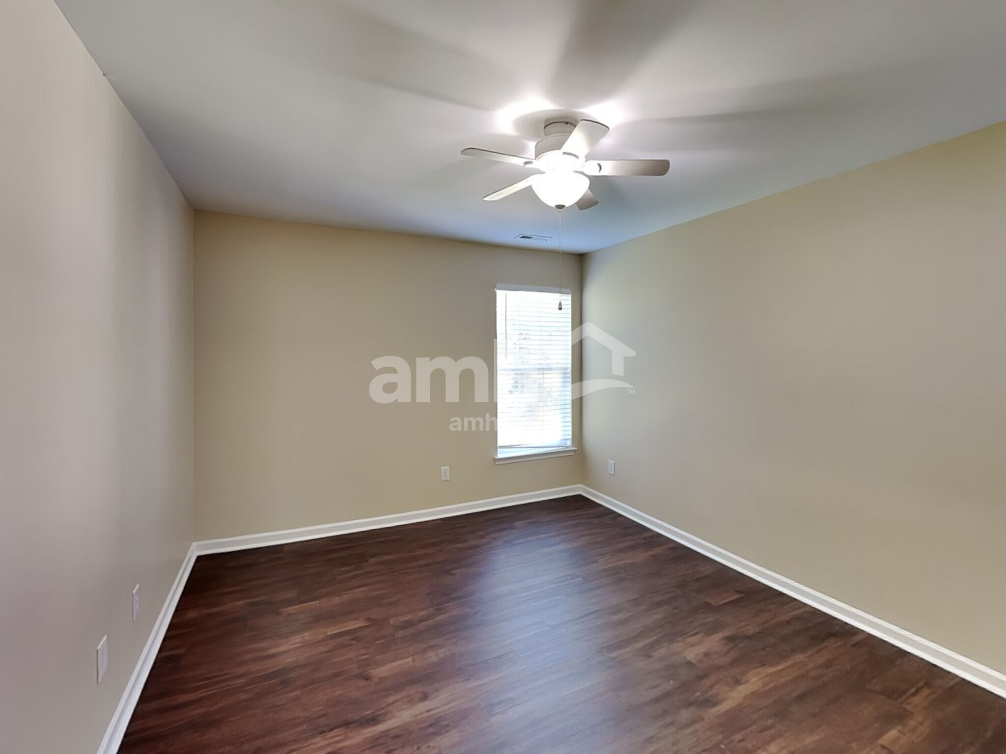 Building Photo - 138 Edgington St