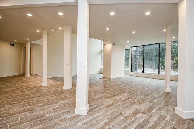 Building Photo - 8115 Fondren Lake Dr