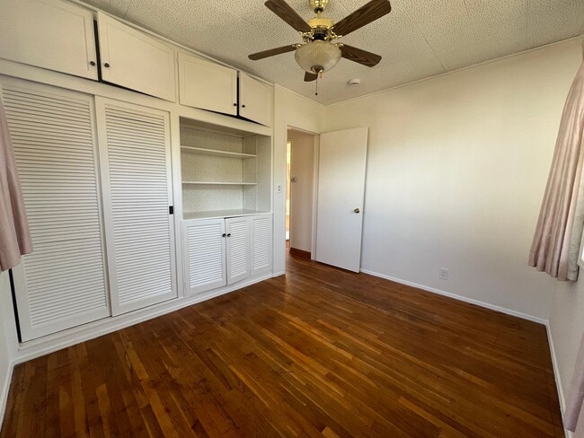 Building Photo - Spacious 3B 1.5BA Single Family Residence ...