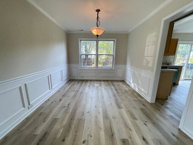 Building Photo - Beautiful, updated 3br 2.5 ba home with garage, fenced-yard in Home Valley Farms Now Available!