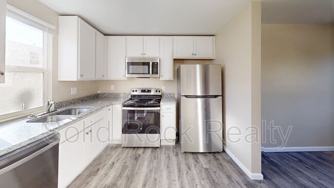 Building Photo - 2405 E St Vrain St