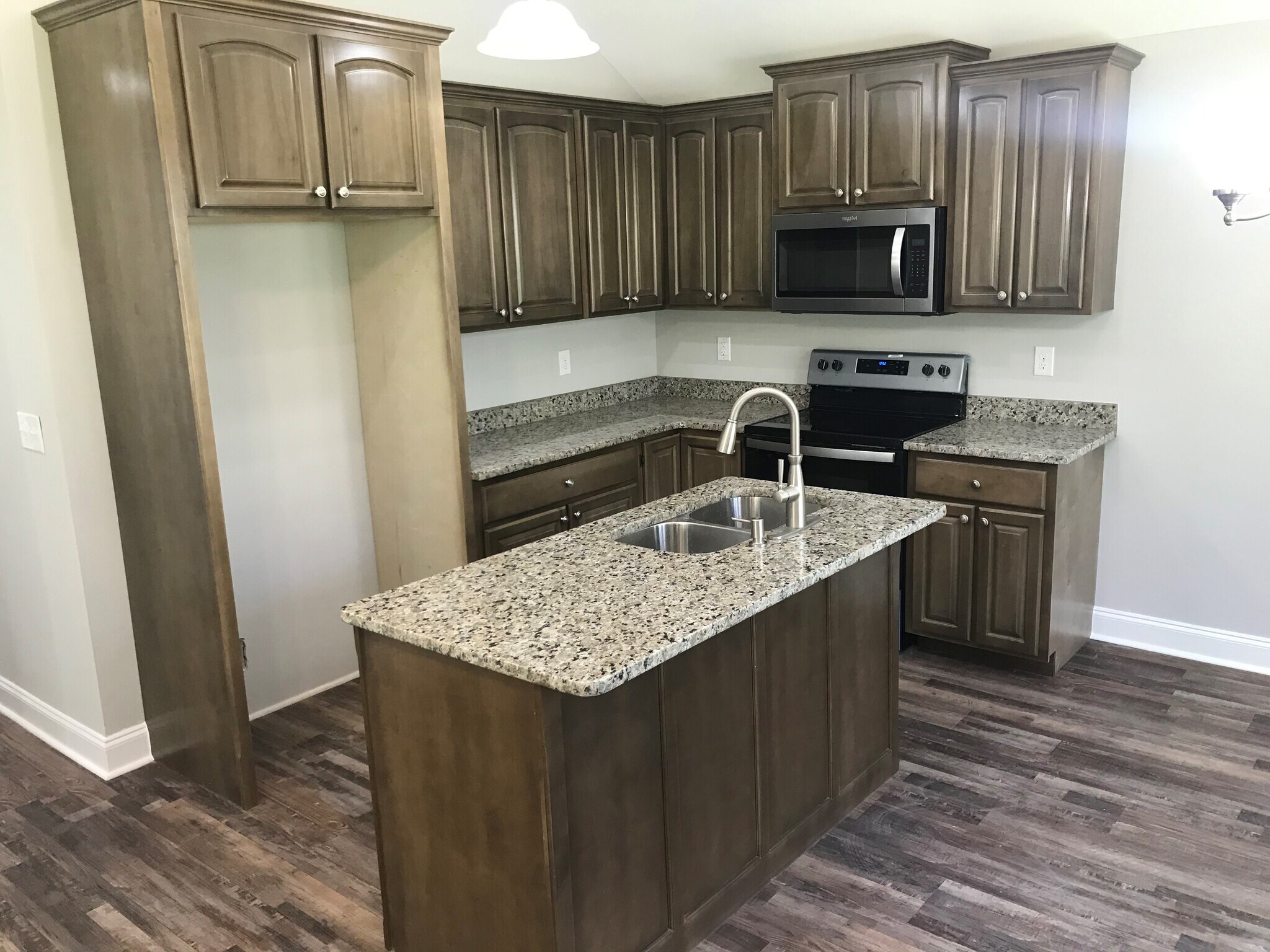 Building Photo - 708 Delta St