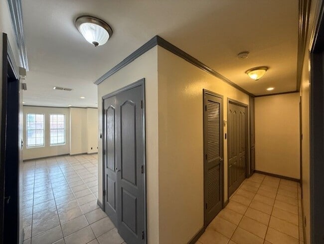 Building Photo - Downstairs -Three-bedroom Condo