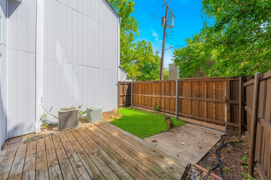 Building Photo - 2815 Welborn St