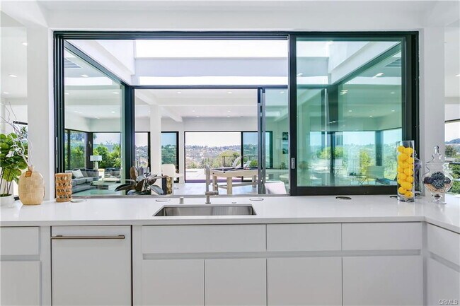 Building Photo - 9653 Highridge Dr