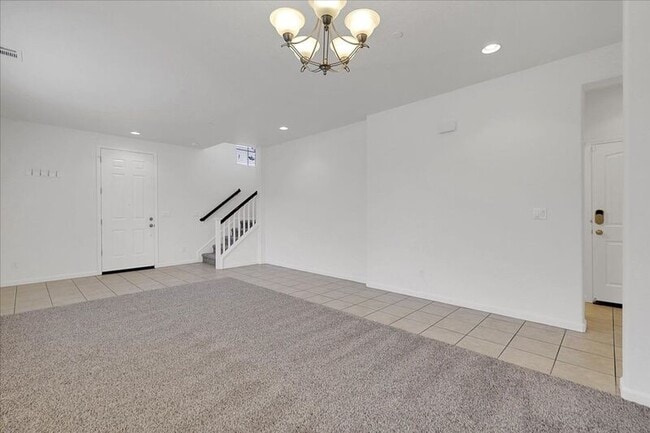 Building Photo - 566 Del Mar Cir