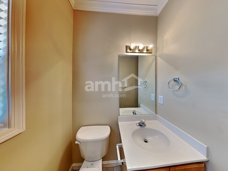 Building Photo - 169 Hunt Creek Dr