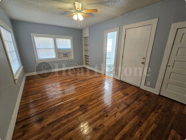 Building Photo - 312 S Avenue B