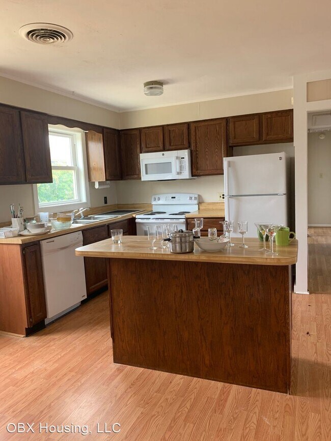 Building Photo - 3 br, 2 bath House - 132 Bayberry Drive
