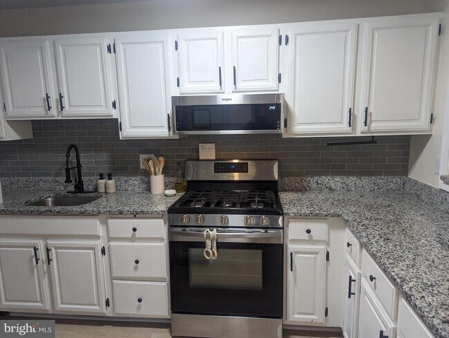 Building Photo - 12070 Cardamom Dr