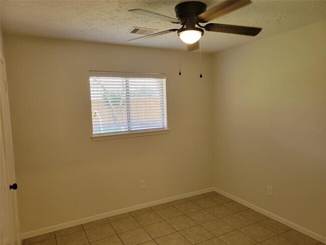 Building Photo - 22511 Market Square Ln