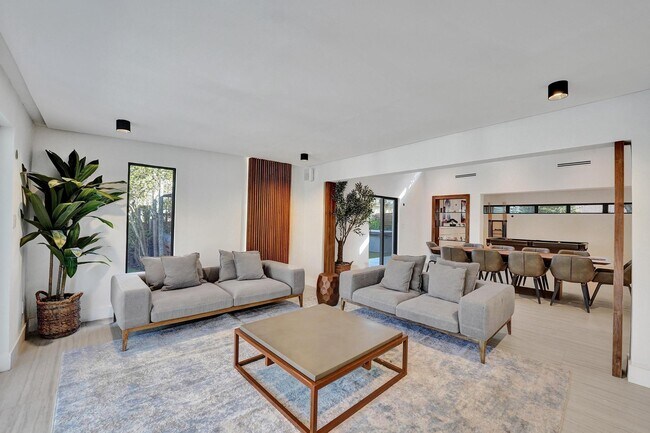 Building Photo - 4417 SW 38th Terrace