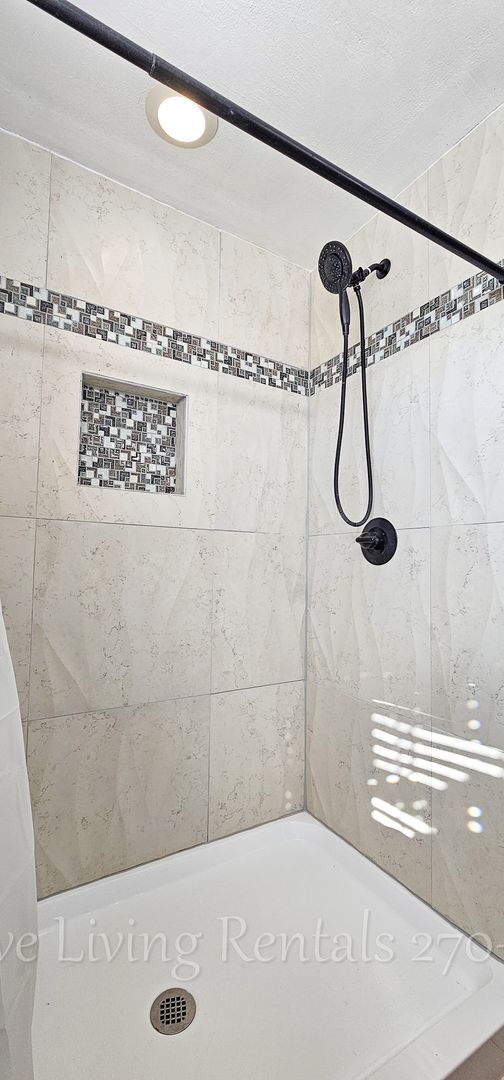 Building Photo - Cozy home with a stunning view!