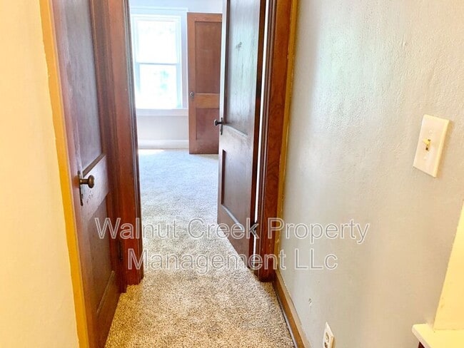 Building Photo - 1911 E 34th St