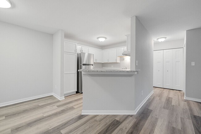 Building Photo - RENOVATED Condo Style Lower 1 Bedroom 1 Bathroom Apartment Available at Park Terrace Apartments