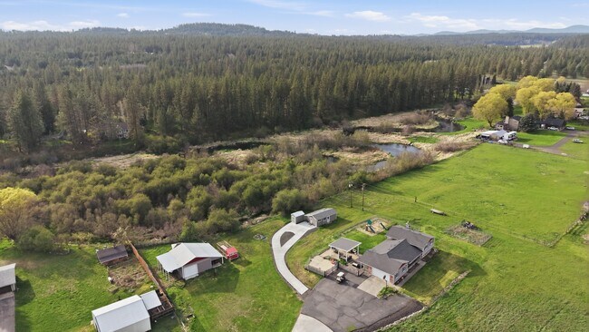 Building Photo - 21913 N Meadowview Dr
