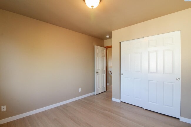 Building Photo - 4 Bed/2.5 Bath House in Richland