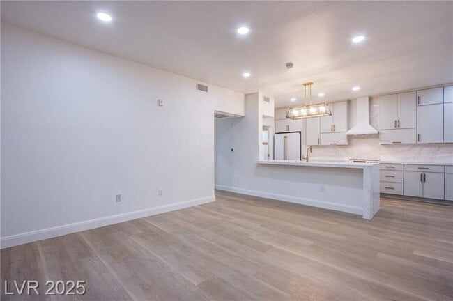 Building Photo - 7255 W Sunset Rd