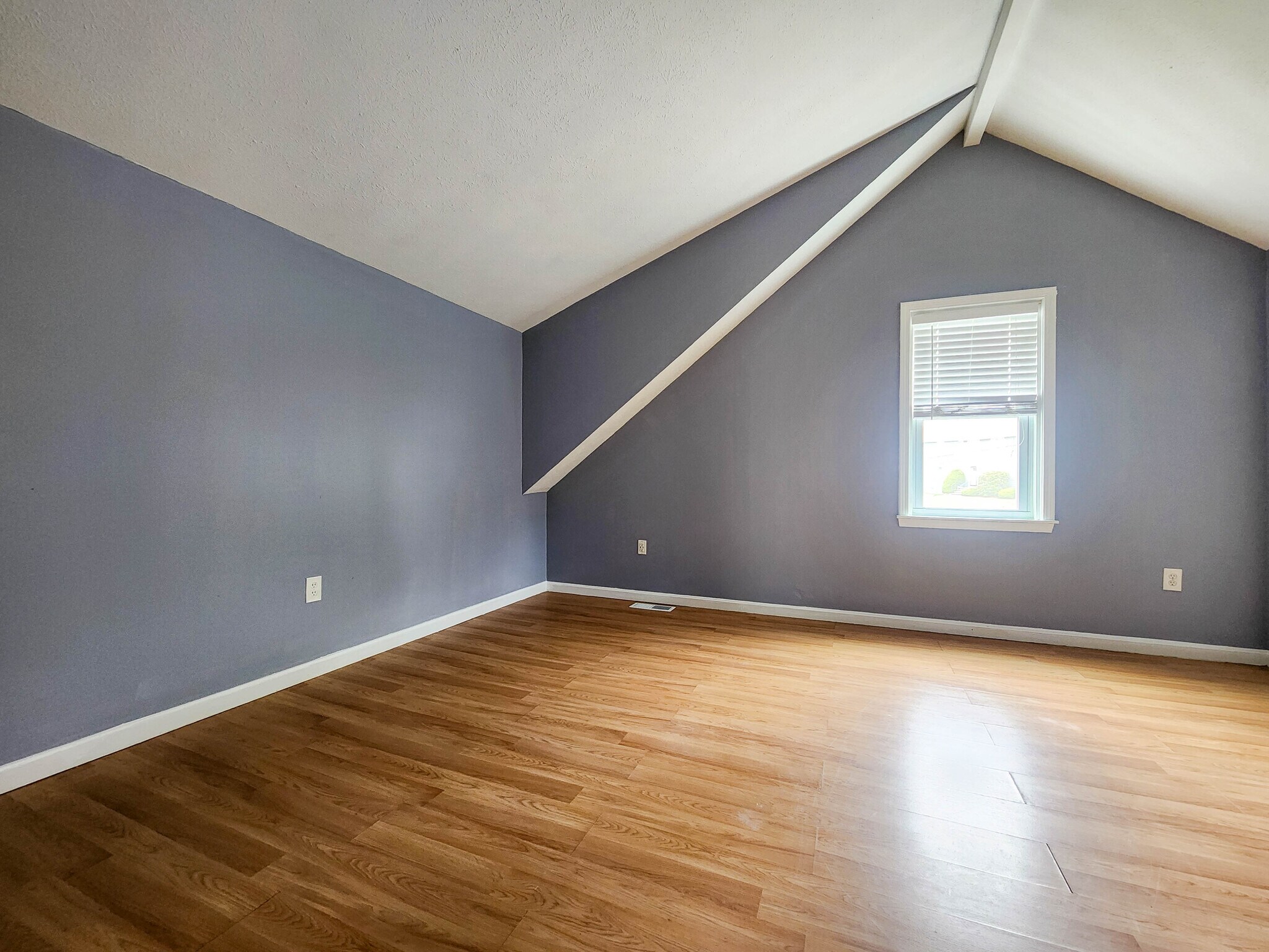 Building Photo - 67 Burgundy Dr
