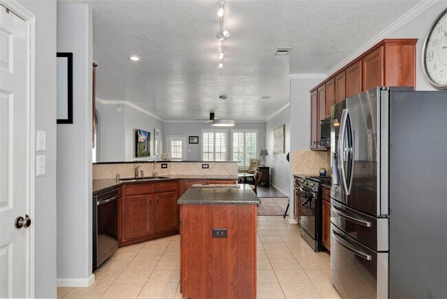 Building Photo - 21731 Sierra Long Dr
