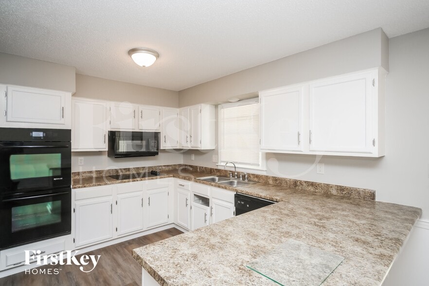 Building Photo - 7006 Loddon Cove