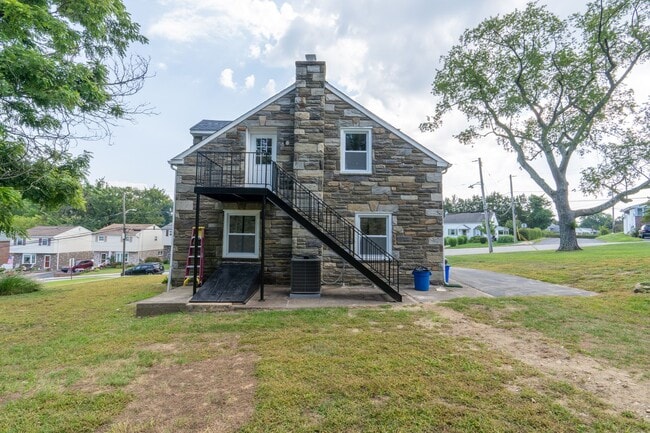 Building Photo - Rare 4 bed Gem in Marple Newtown