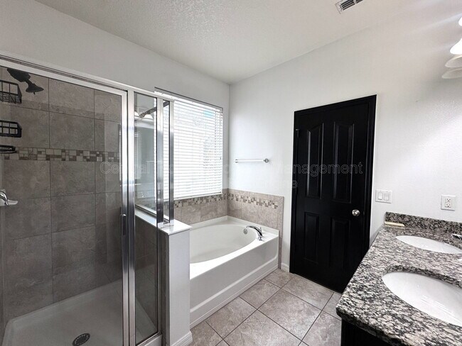 Building Photo - 11860 Thatcher Ave