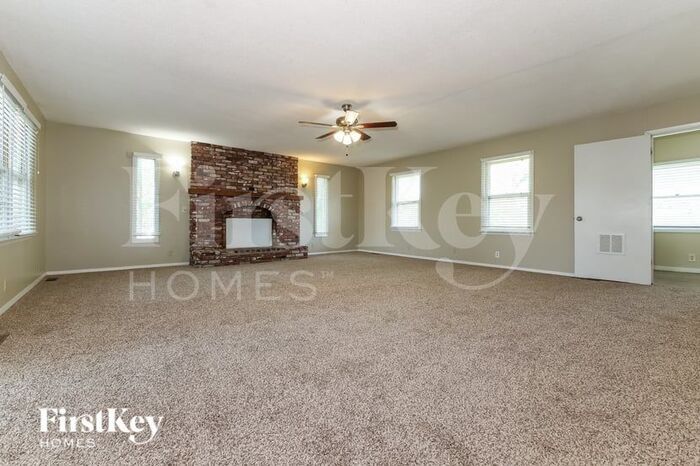 Building Photo - 7106 N Troost Ave
