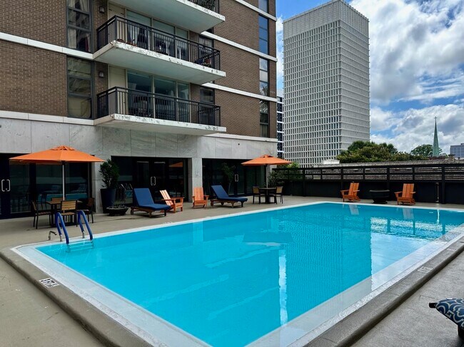 Building Photo - 620 Peachtree St NE